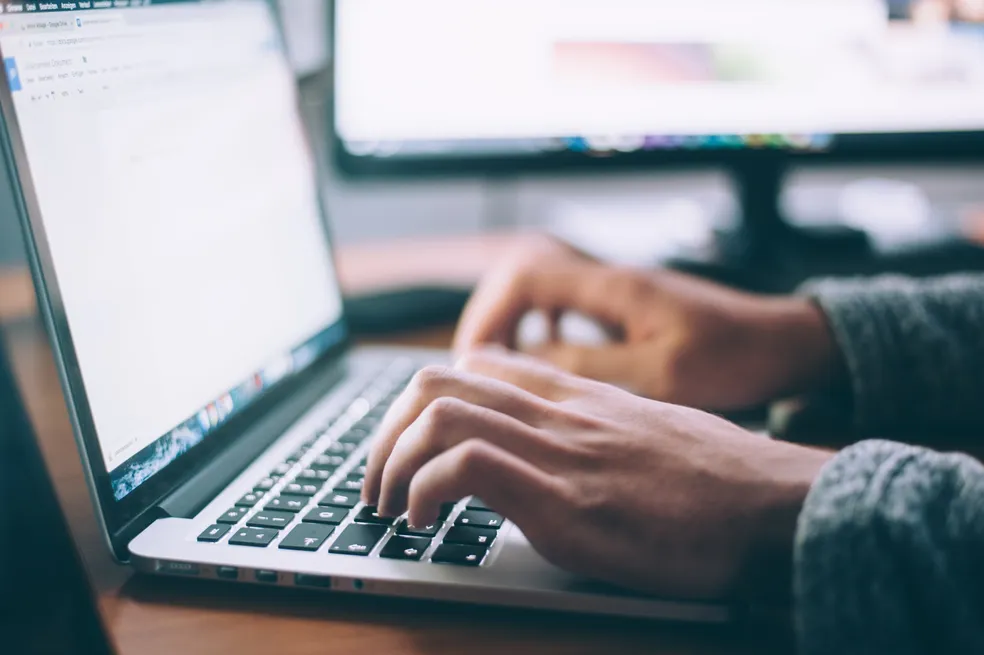 ¿Qué es el minimalismo digital y cómo adoptarlo?