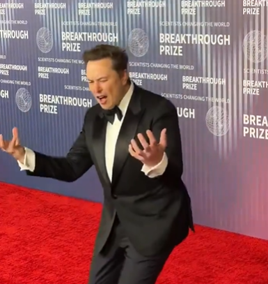 Elon Musk sorprende con sus poses en la alfombra roja de los Breakthrough Awards