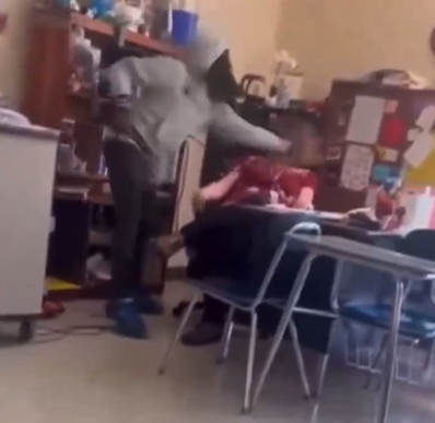 VIDEO: Estudiante abofetea a maestro en salón de clases de Parkland High School