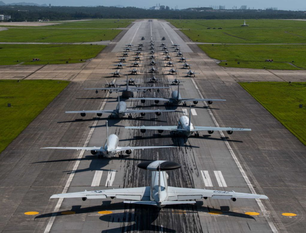 Aviones PACAF llegan para apoyar la flota del Pacífico de EE. UU.