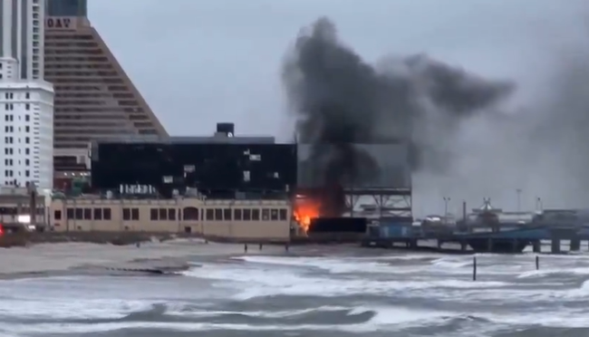 Incendio en el paseo marítimo de Atlantic City causa estragos