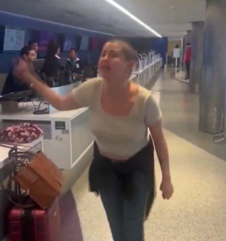 Mujer confunde terminal y hace escandalo en aeropuerto de Los Ángeles