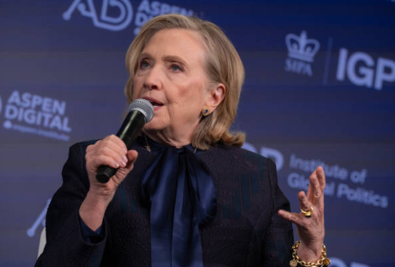 Manifestantes pro palestinos insultan a Clinton en Nueva York