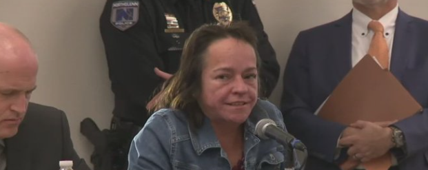 Senadora del estado de Colorado llega borracha a audiencia comunitaria
