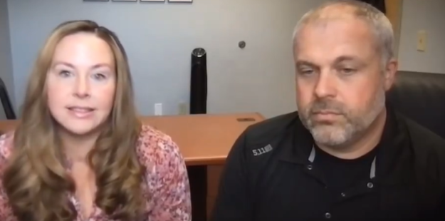 Pareja podría perder licencia de crianza por postura sobre ideología transgénero