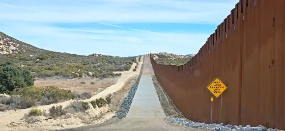 Hombre turco cruza ilegalmente la frontera de Estados Unidos con “facilidad”