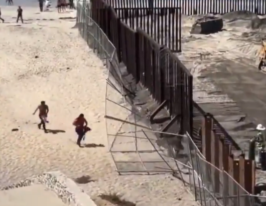 Agujero en muro fronterizo facilita ingreso de inmigrantes ilegales a EE.UU.