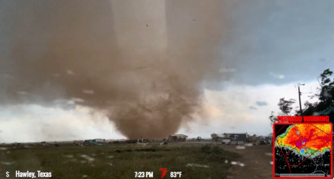 Cazador de tormentas Freddy Mckinney rescata a familia de tornado en Texas