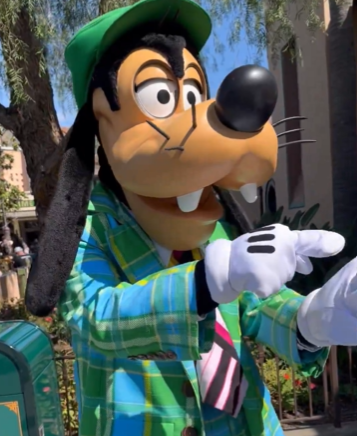 Agresión sexual contra Goofy en Disney World por una abuela sorprende a visitantes