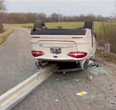 VIDEO: Padre graba el auto de su hija atravesado por barandilla en Tennessee