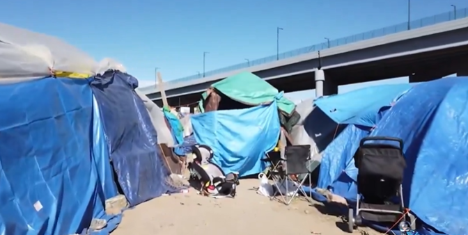 Campamento ilegal en Denver envía lista de demandas al alcalde para desmantelar