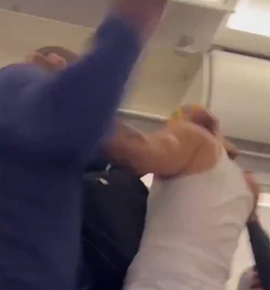 Dos hombres pelean en vuelo de Spirit Airlines desde Myrtle Beach a Boston