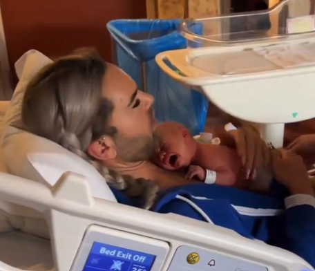 Video viral de hombre transgénero en cama de hospital con ‘su bebé’ recién nacido