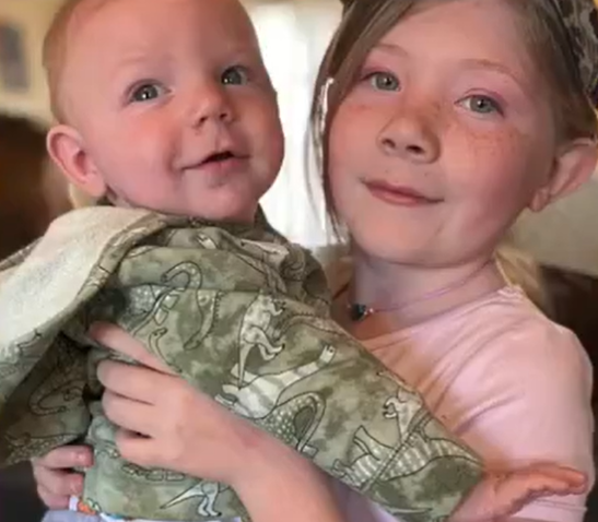 Madre ahoga a su hijo de 2 años y mata a tiros a su hija de 9 años