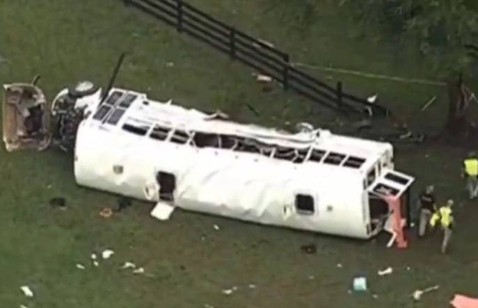 Accidente de autobús deja 8 muertos y 8 heridos graves en Florida