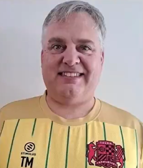 Polémica por comentarios sexistas de locutor de fútbol en secundaria