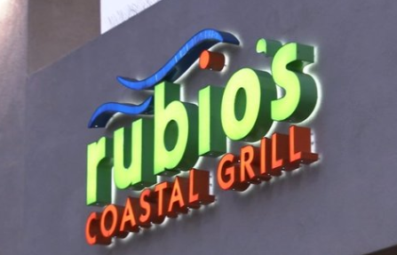 Cerrarán 48 ubicaciones de Rubio’s Coastal Grill en California por aumento de salario mínimo