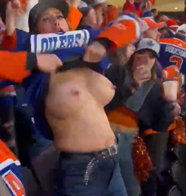 Oferta de porno a fan de los Edmonton Oilers después de mostrar sus tetas en un partido