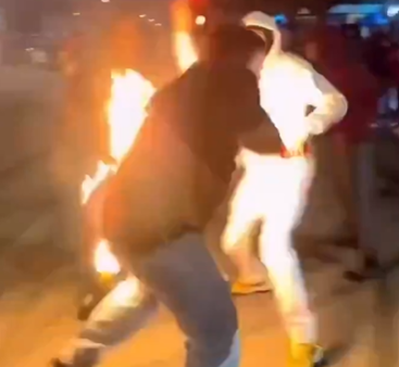 Hombre se incendia durante toma callejera ilegal en Oakland, California