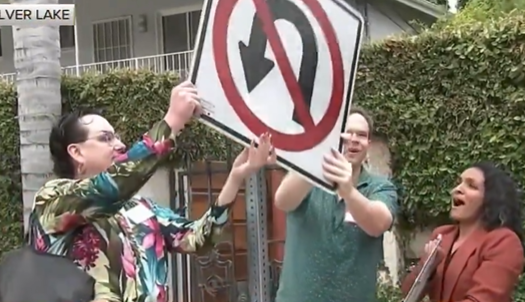 Concejo retira carteles de «prohibido girar en U» en barrio gay por considerarlos homofóbicos, LA