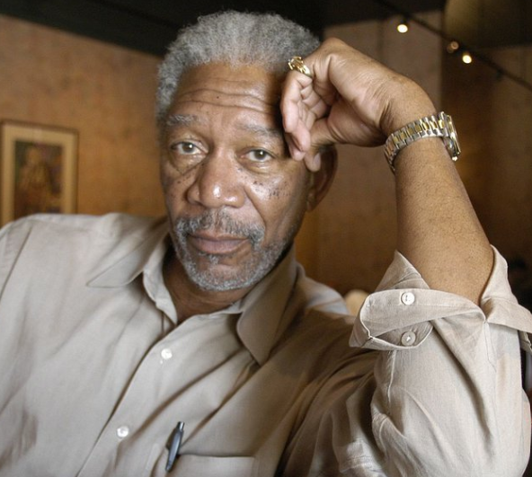Morgan Freeman genera preocupación por su mano tras aparición en festival de Monte Carlo