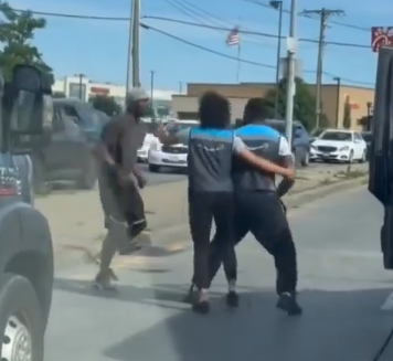 Conductor de entrega de Amazon frustra intento de robo de auto en Nueva York