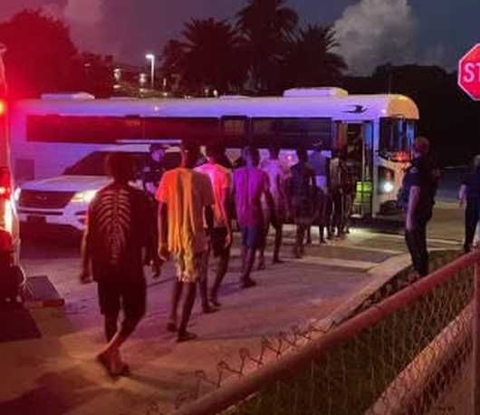 Más de 100 migrantes haitianos desembarcan en Key West en velero