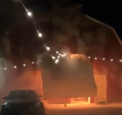 Dos jóvenes arrestados por incendiar un granero en Arizona