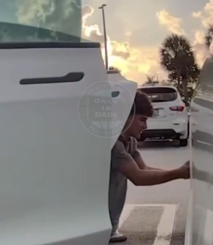 VIDEO: Ladrones en Tesla roban cubiertas de ruedas en Miami