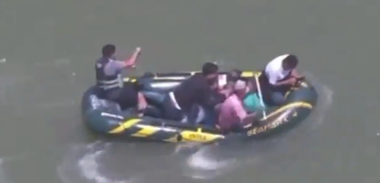 Siete inmigrantes huyen en balsa a México tras intento fallido de contrabando