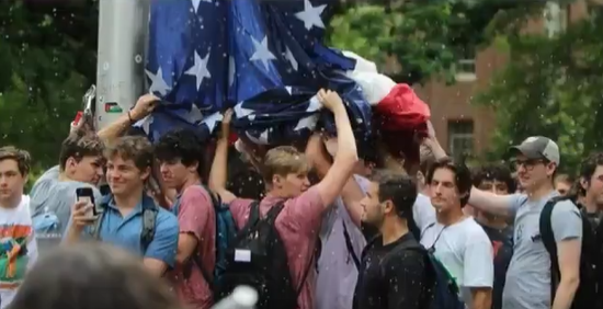 Estudiantes que defendieron bandera estadounidense hablarán en Convención Nacional Republicana