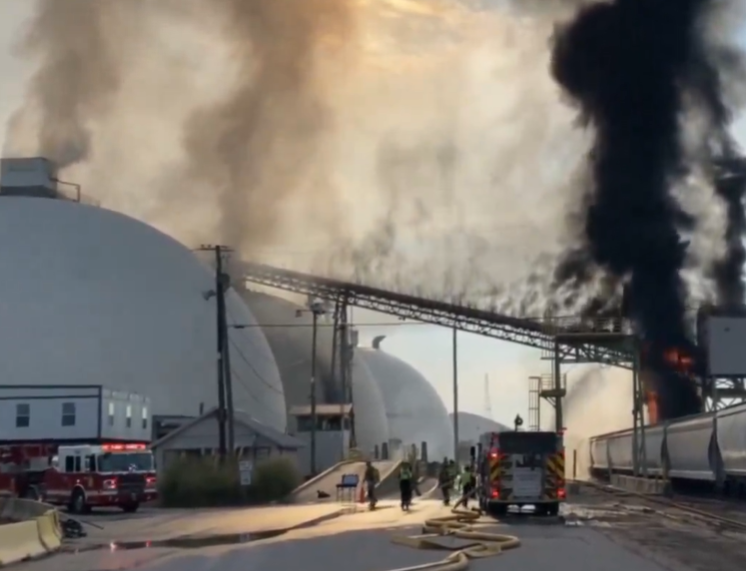 Incendio industrial en Savannah, Georgia: Explosión de tanque provoca evacuaciones