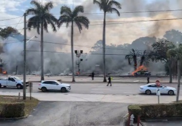 Tres muertos tras caída de avioneta cerca de aeropuerto de Florida.