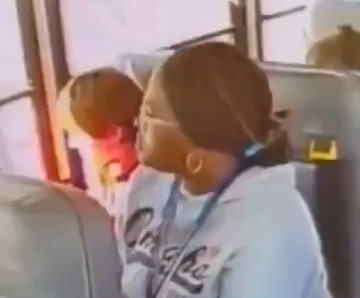 Asistente de autobús escolar es arrestada tras agredir a niño con discapacidad en Englewood