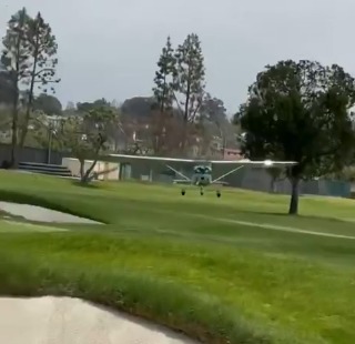 Aterrizaje de emergencia en club de golf de Los Ángeles obliga al cierre temporal de sus instalaciones