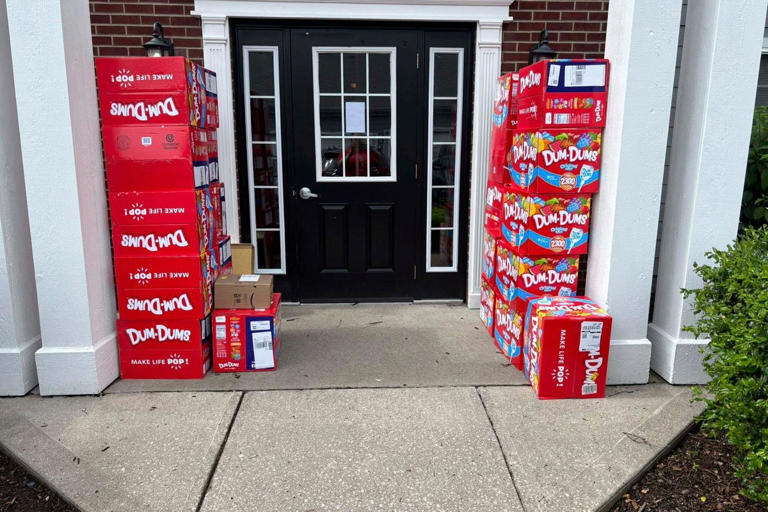 Niño de cuatro años en Kentucky ordena 70.000 chupetines desde el celular de su madre