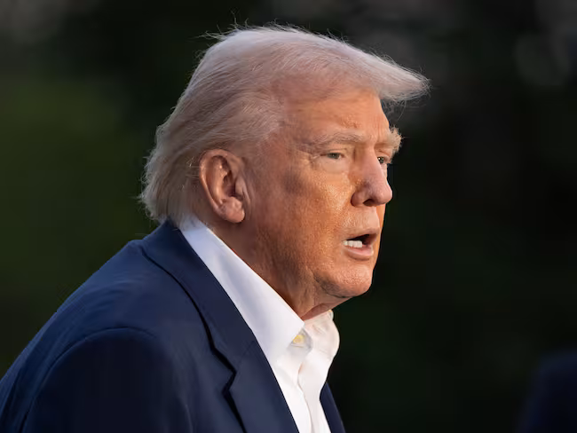 Juez ordena al gobierno de Trump admitir a 12.000 refugiados