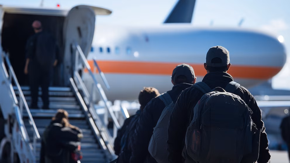 Honduras recibe el primer vuelo de “autodeportación” desde EE.UU.