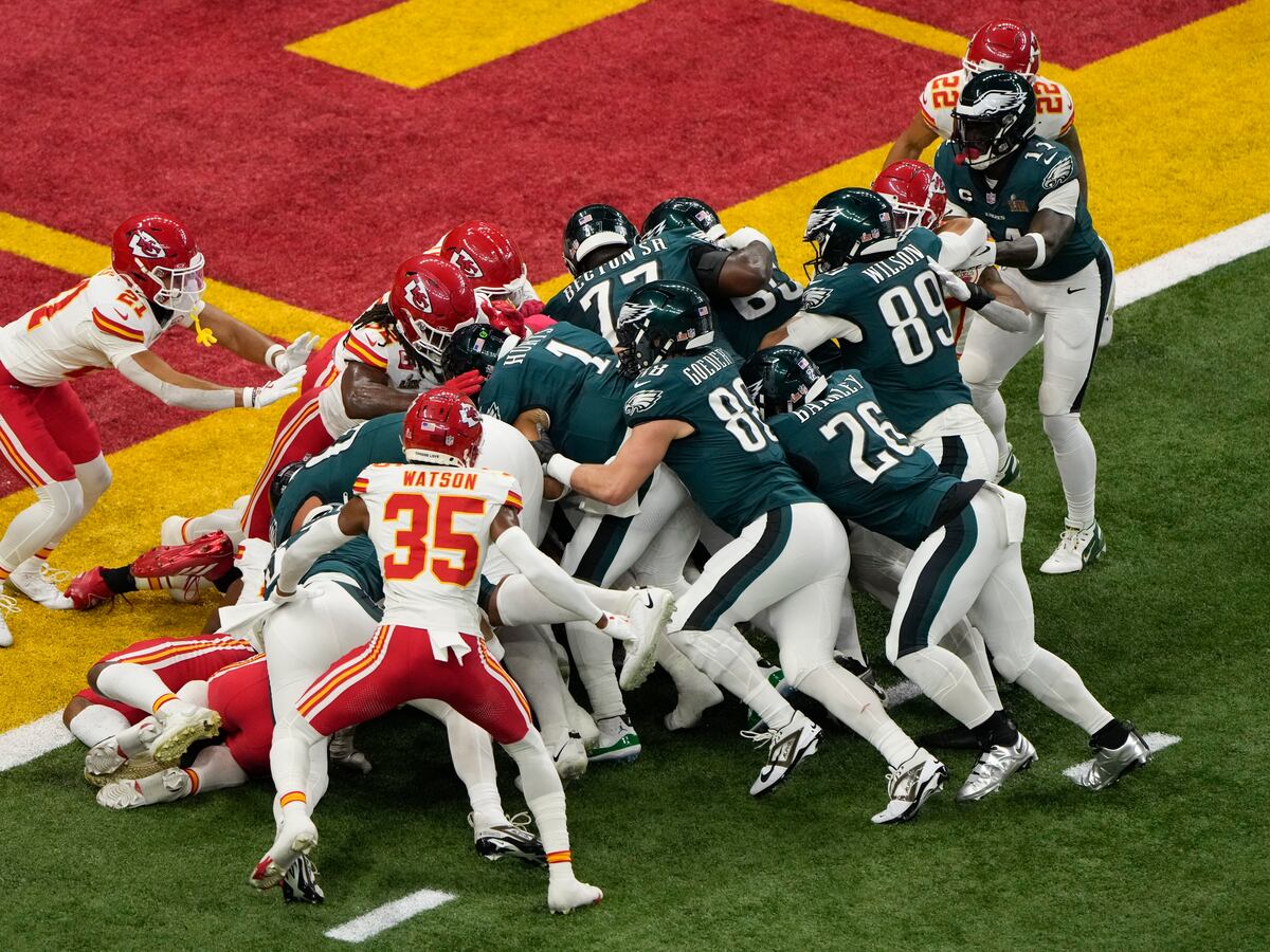 NFL evalúa prohibir la jugada «Tush Push» en reuniones de propietarios