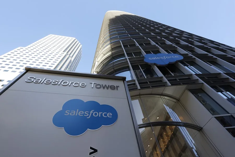 Salesforce adquiere informatica por $8 mil millones para potenciar su plataforma de IA