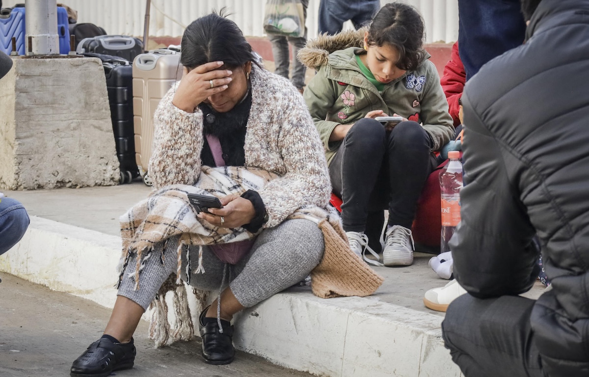 Suspensión del asilo en EE.UU. agrava la incertidumbre para miles de inmigrantes