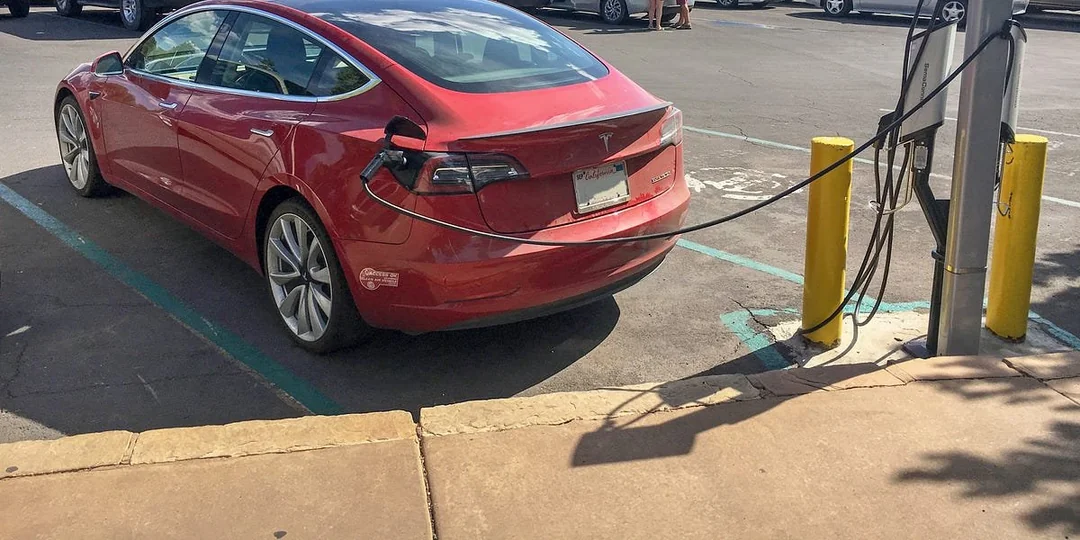 El Senado de EE. UU. vota para revocar la prohibición de autos a gasolina en California