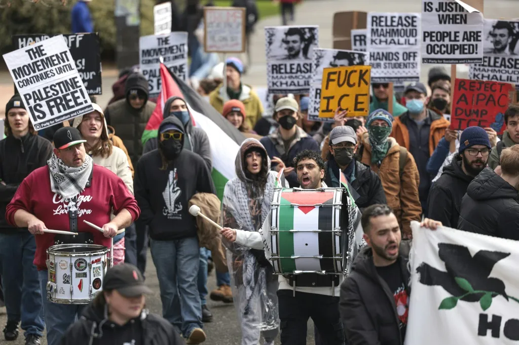 Detienen a 30 personas en protesta propalestina en la Universidad de Washington