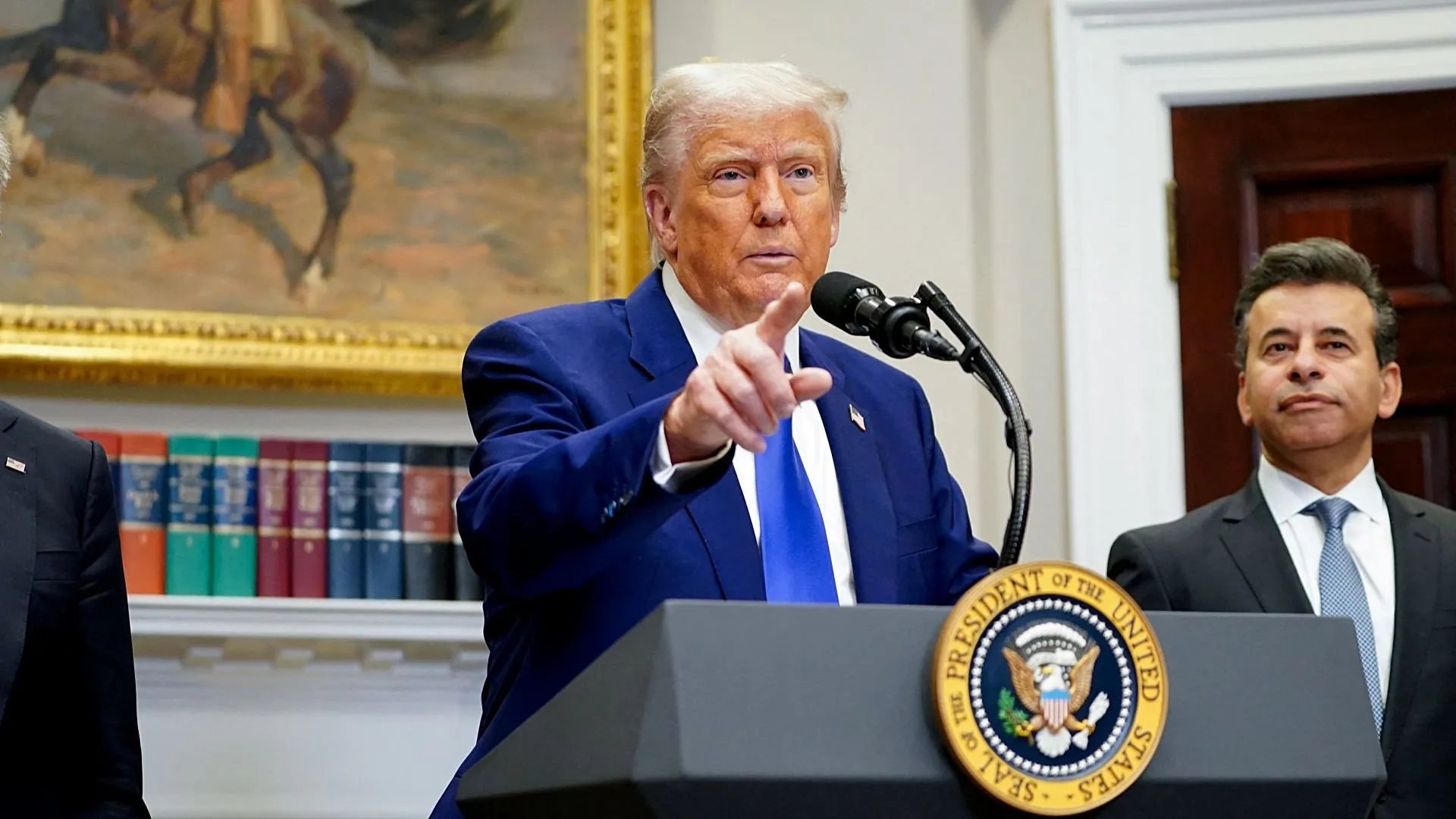 Trump firma orden ejecutiva para reducir precios de medicamentos recetados