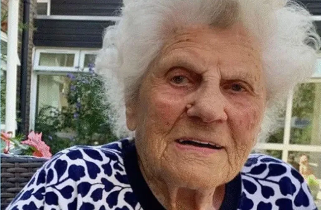 Ethel Caterham, la mujer más longeva del mundo a sus 115 años