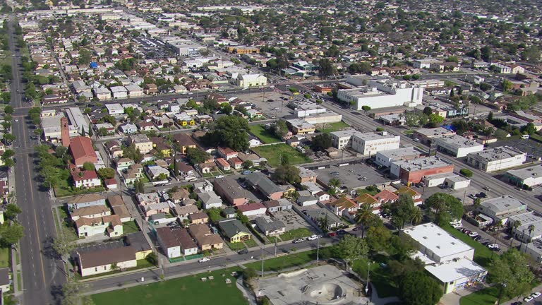 Compton inaugura una escuela secundaria de alta calidad para estudiantes de bajos recursos