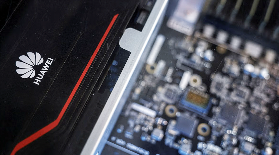 China rechaza la prohibición estadounidense sobre los chips Ascend de Huawei