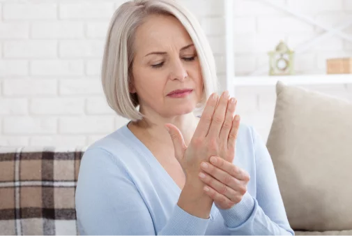 ¿Cómo combatir la osteoporosis? La enfermedad que debilita los huesos