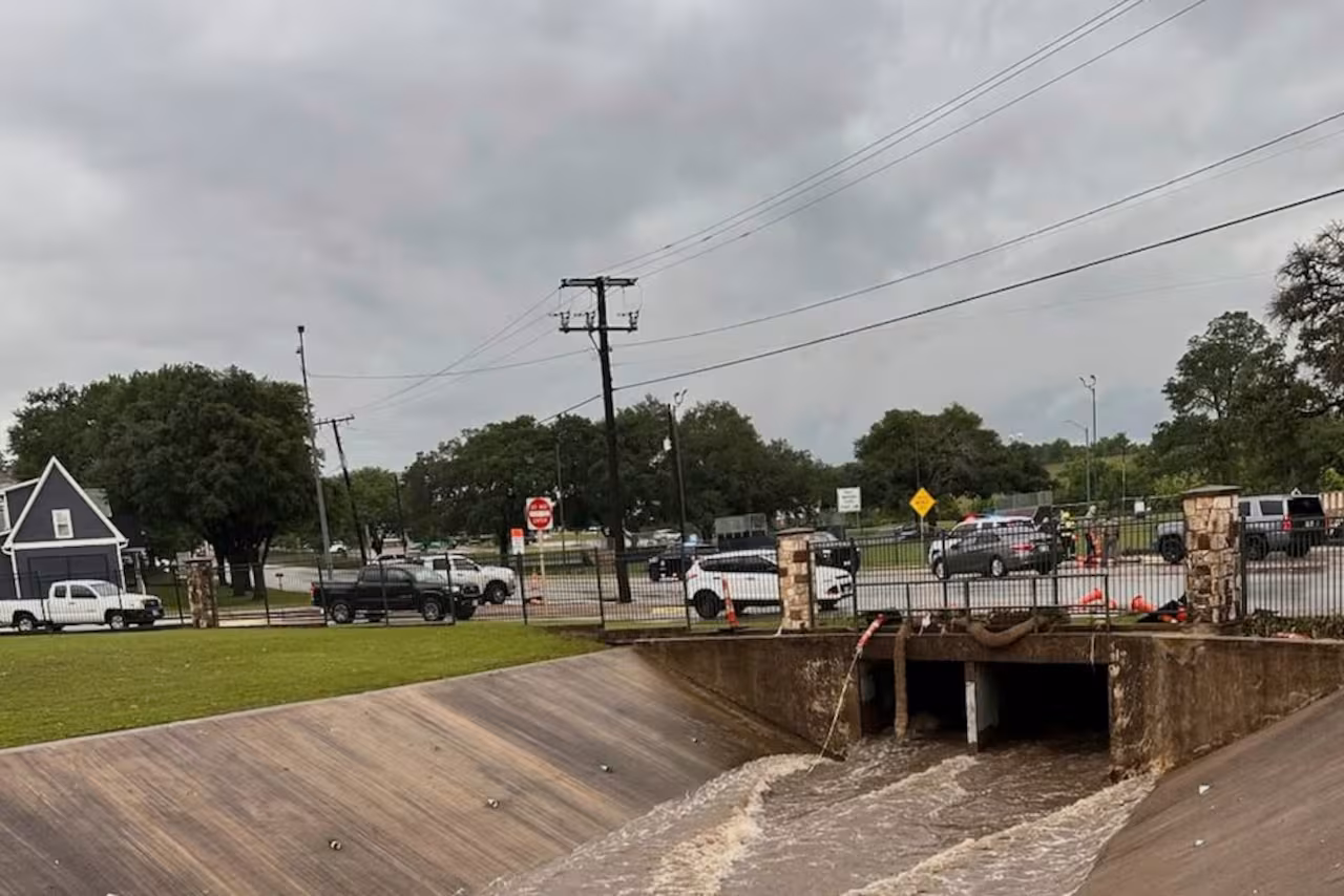 Equipos de rescate buscan a niña desaparecida en inundaciones de Texas mientras se prevén más tormentas
