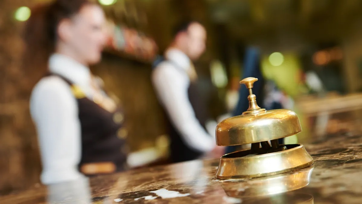 Inversores hoteleros redirigen su capital ante el aumento salarial en Los Ángeles